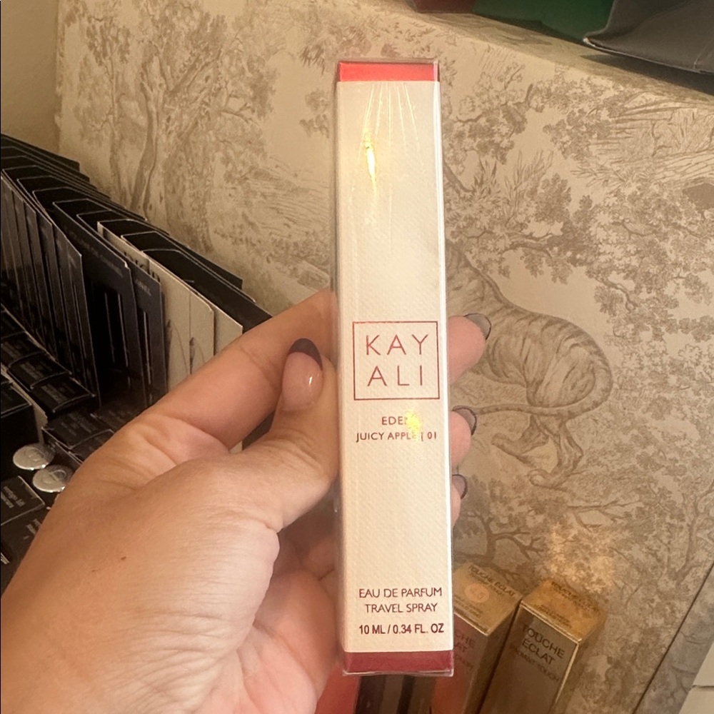 Kayali Eden Juicy Apple 01 Travel Spray